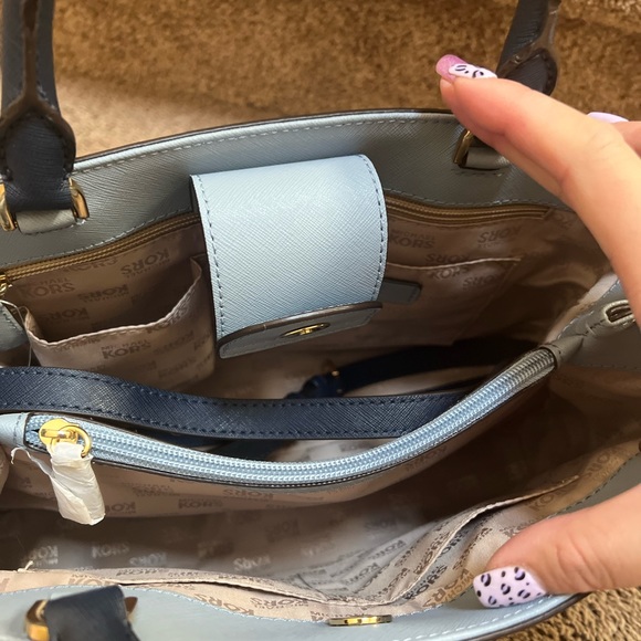 Michael Kors Hailee Navy Floral Medium Satchel NWT - Picture 4 of 9